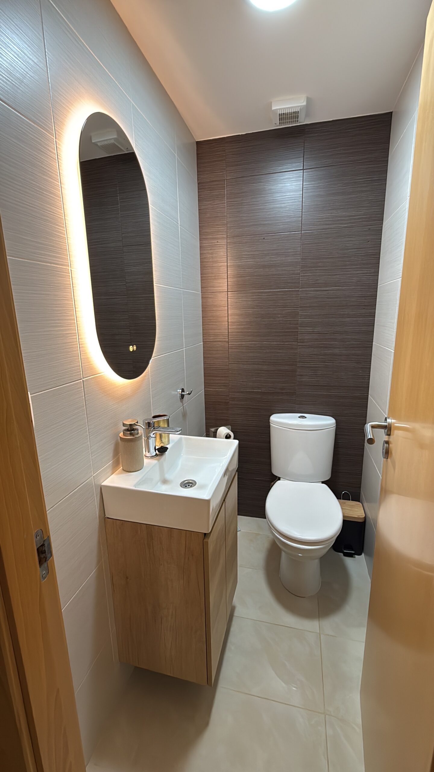 Guest toilet at Casa Les Timbes